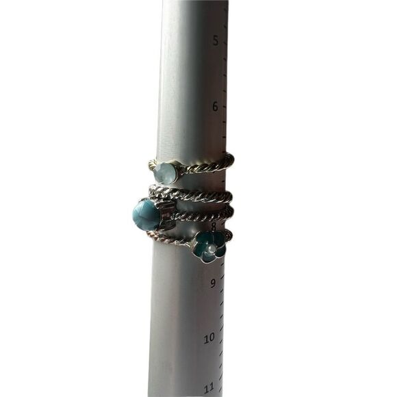 Set 4 twist rope rings w/blue stone, rhinestone & flower, silver/gold 7 to 8.25 - Picture 1 of 4